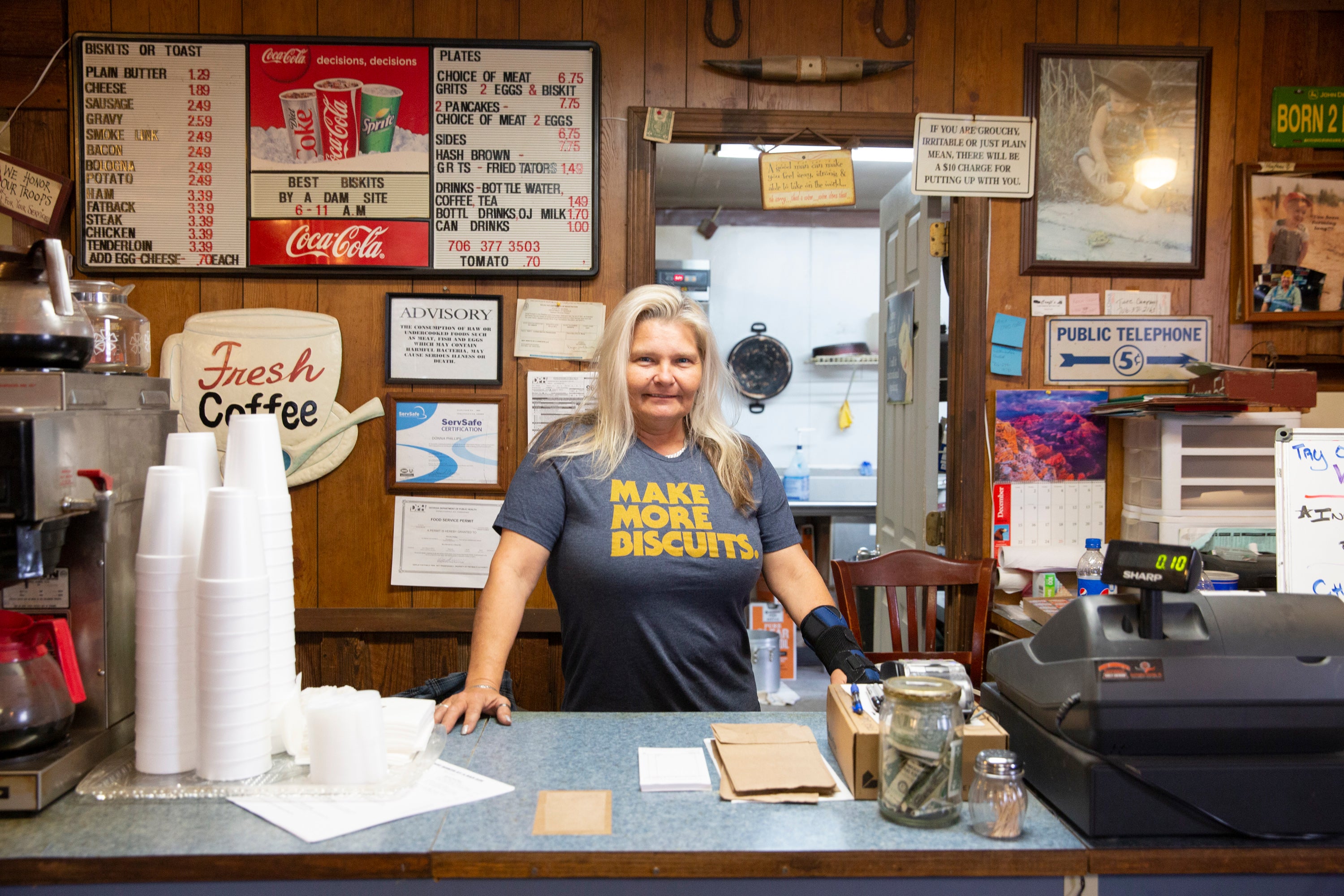 The Biscuits Tシャツ Sサイズ Make More Biscuits T-shirt – Bitter Southerner General Store